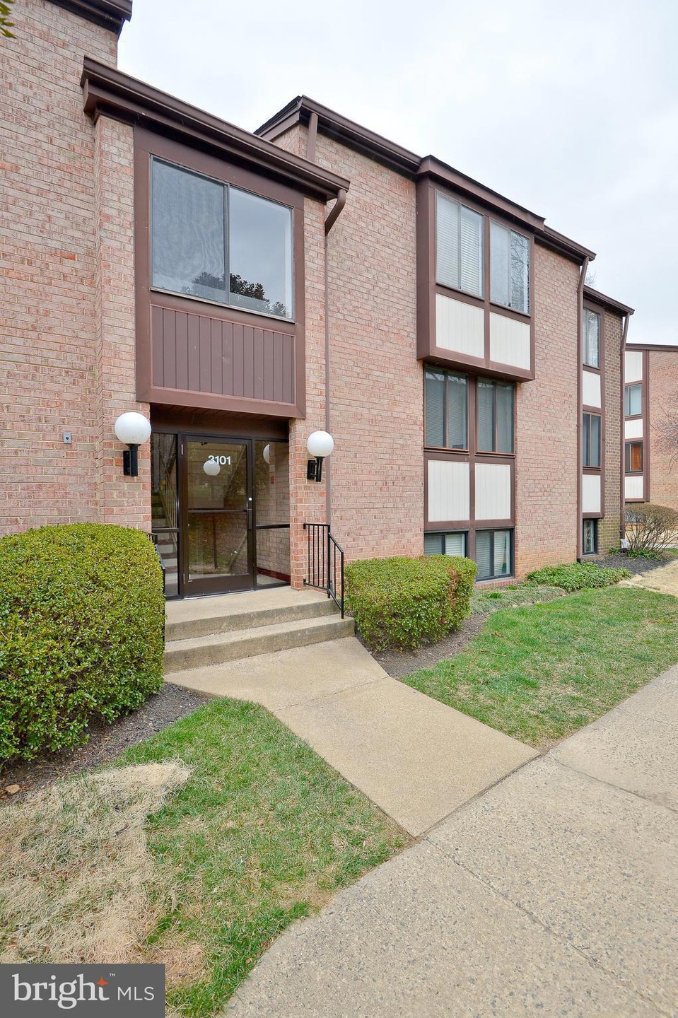 3101 Buccaneer Ct unit 201, Fairfax, VA 22031 - photo 1