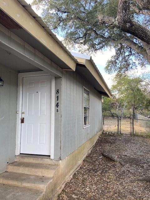 818 Hazelton St, San Marcos, TX 78666 - photo 1