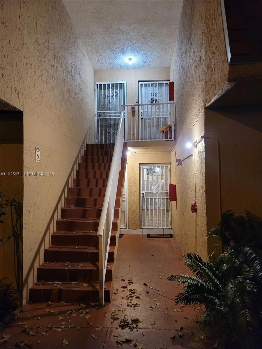 200 NW 107th Ave unit 104, Miami, FL 33172 - photo 1