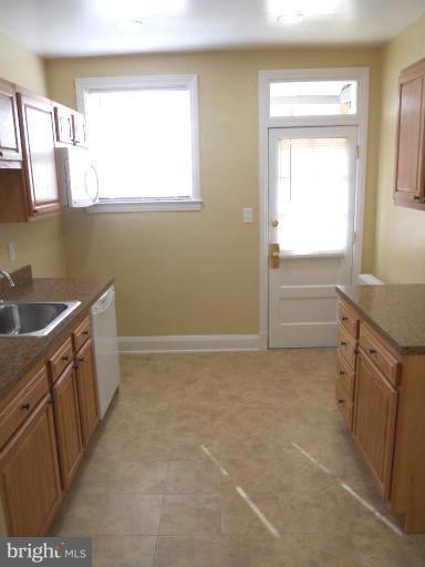 3705 Woodridge Rd, Baltimore, MD 21229 - photo 1