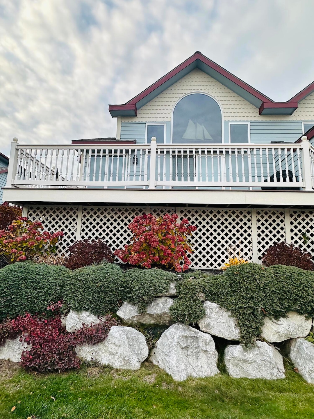 279 N Lakeshore Dr, Manistee, MI 49660 - photo 1