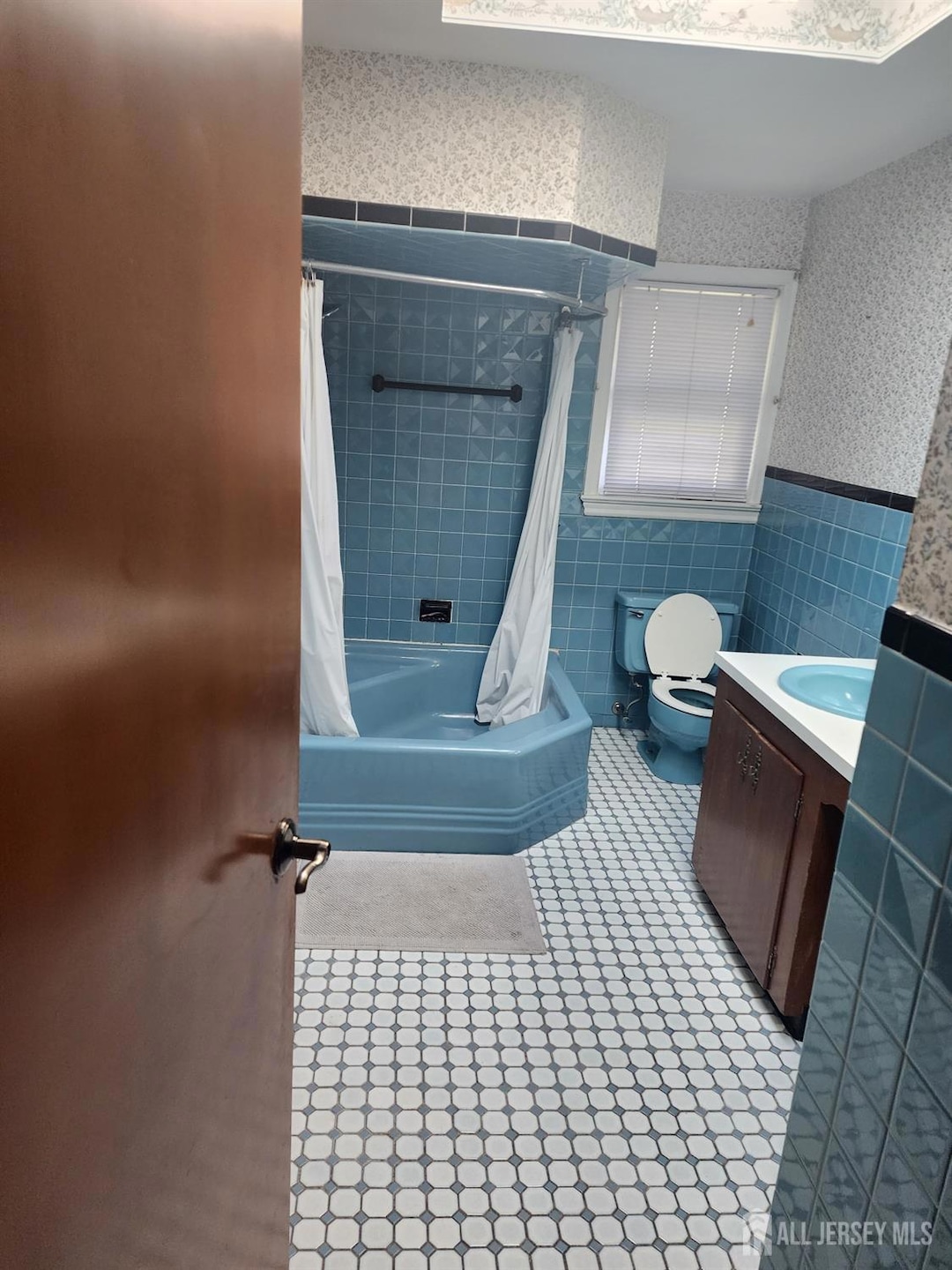 22 Universal Ave, South Plainfield, NJ 07080 - photo 1