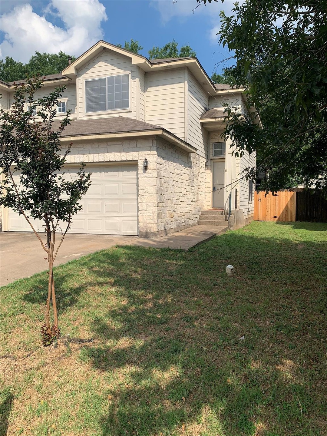 Welcome to 1712-B Constantino Circle. (Side B is on your right side looking at the property.)  3 Bedrooms +3 Baths up and Living+Kitchen+Dining+Powder Room+Utility downstairs. Fenced backyard + 2-car garage included.