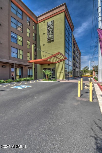 EXTERIOR 4