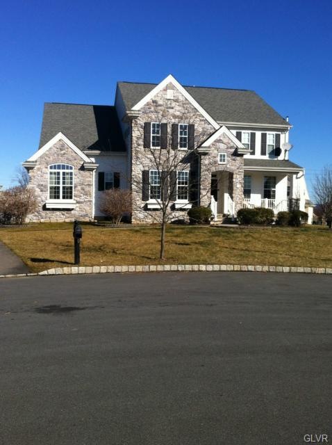 900 Garden Ct, Easton, PA 18040 - photo 1