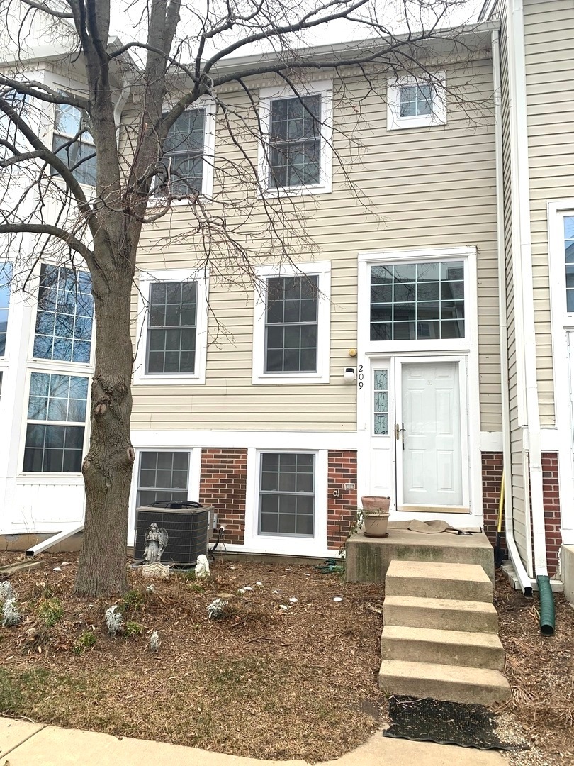209 Hidden Creek Ln unit 305, North Aurora, IL 60542 - photo 1