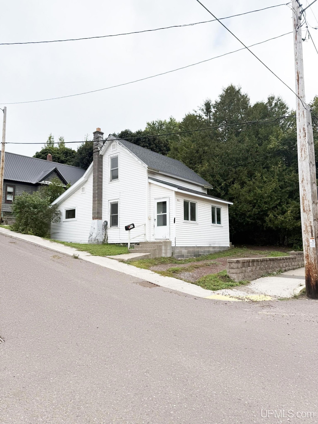 Under Contract $79,900 • Co-Listing Agent