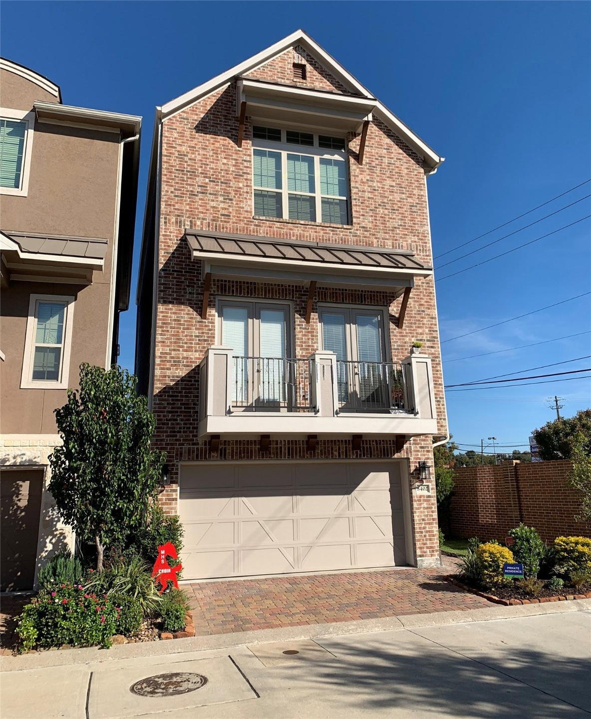 8402 Oak Leaf Point Dr, Houston, TX 77055 - photo 1