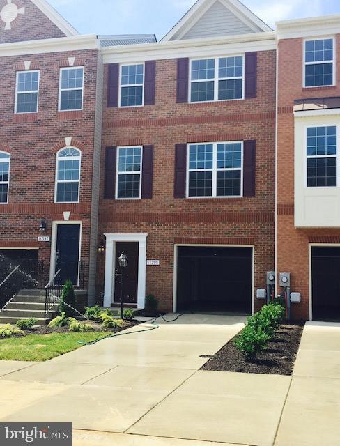 11395 Sandhurst Place, White Plains, MD 20695 - photo 1