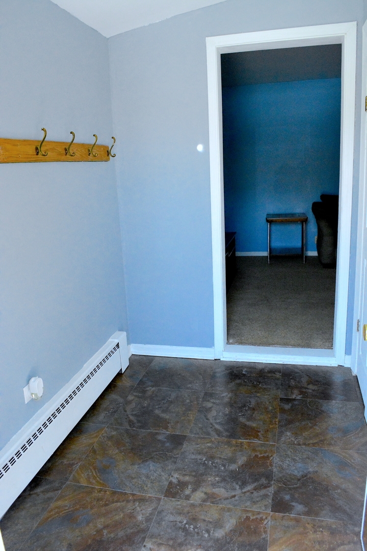 1640 E Algonquin Rd, Des Plaines, IL 60016 - photo 1