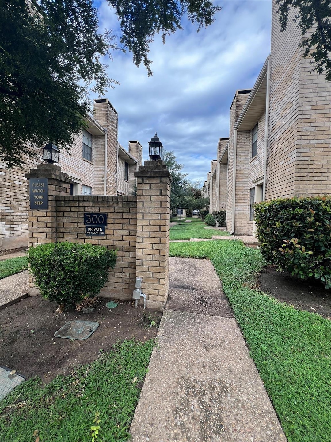 8400 Jamestown Dr unit 322, Austin, TX 78758 - photo 1