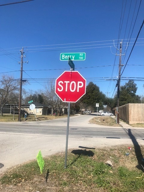 712 Berry Rd, Houston, TX 77022 - photo 1