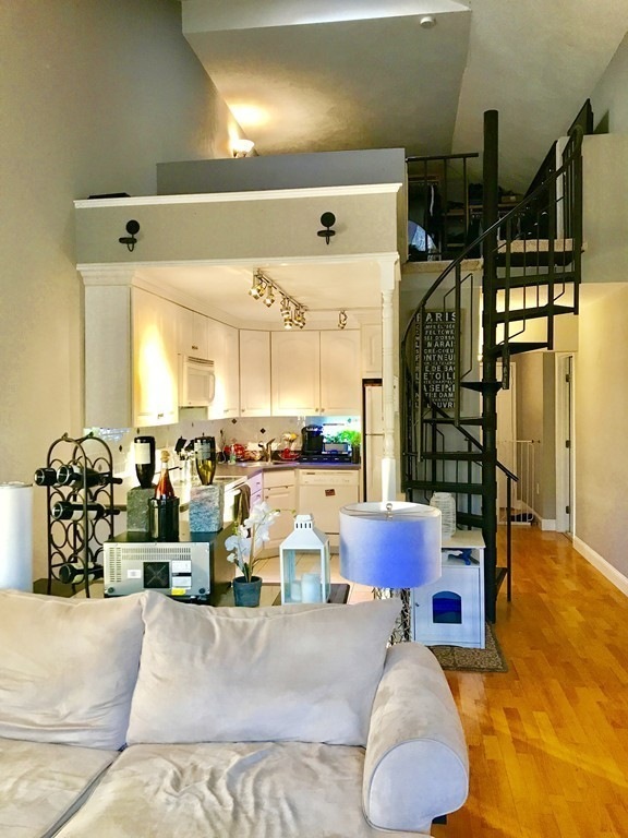 934 Southern Artery unit 217, Quincy, MA 02169 - photo 1