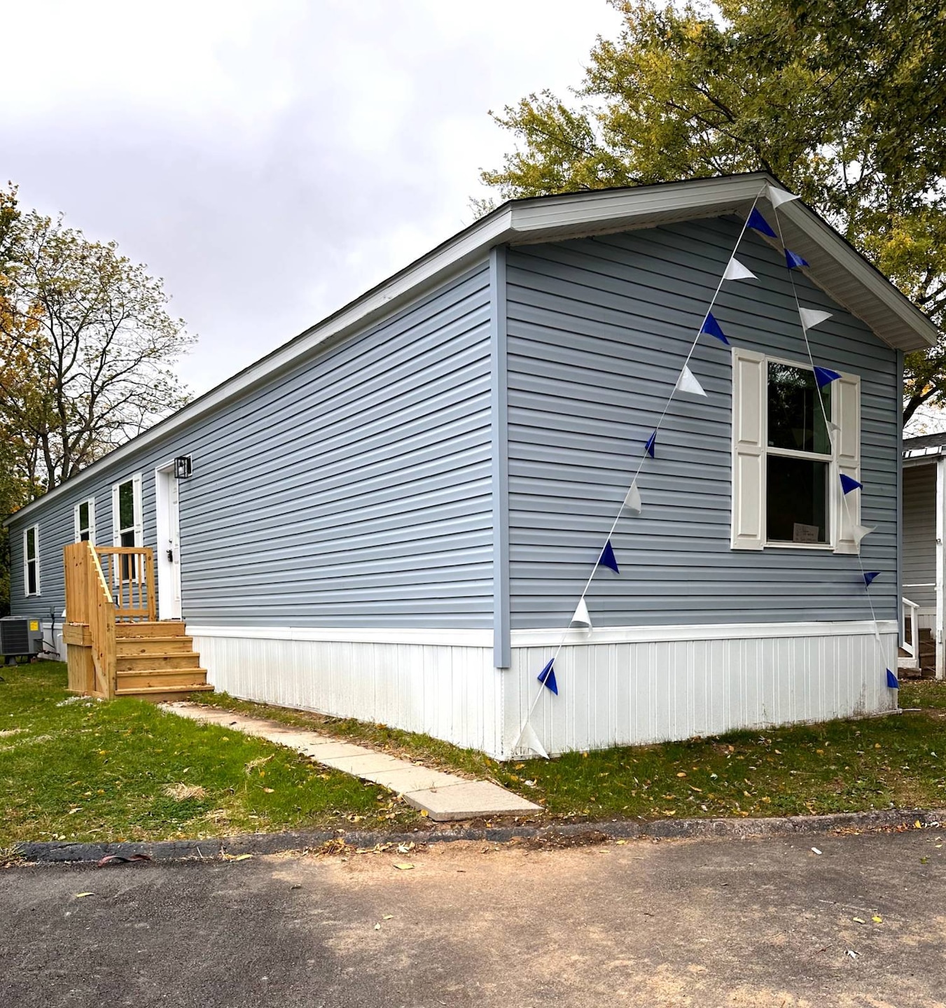 183 Thorn Locust Ln, London, OH 43140 - photo 1