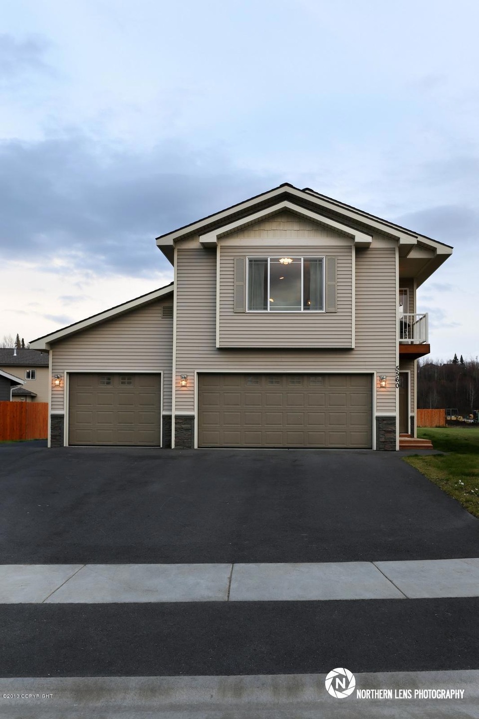 1_Exterior_Straight