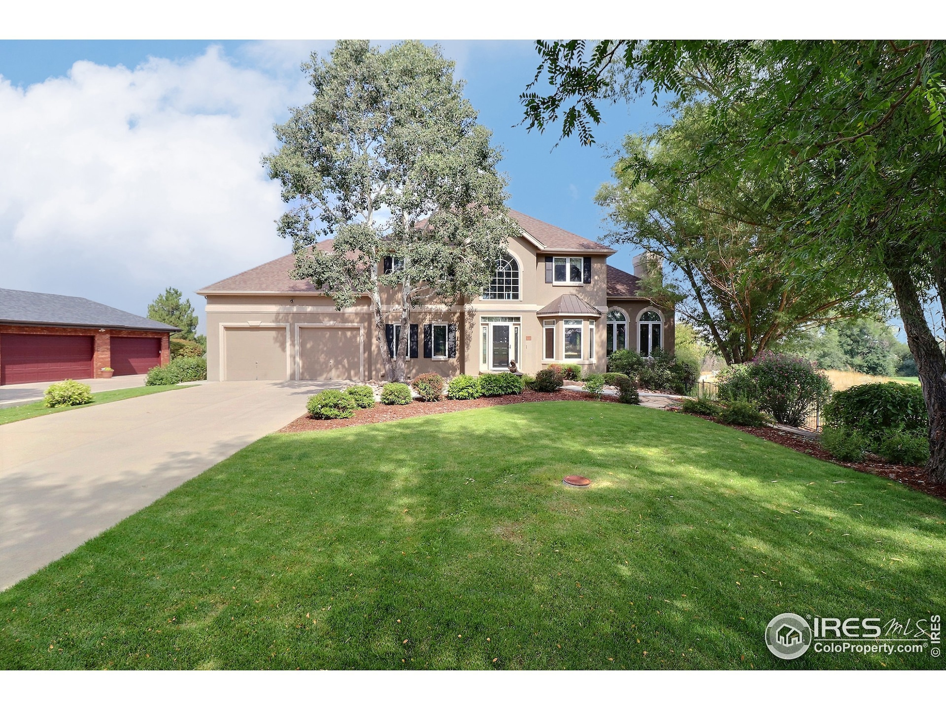 Resort Style Living Right Here! Backs and Borders Boomerang Golf Course!