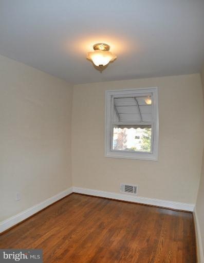 902 Foxridge Ln, Essex, MD 21221 - photo 1