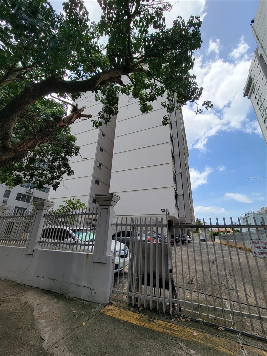 76 Cond Kings Ct unit 602, San Juan, PR 00911 - photo 1