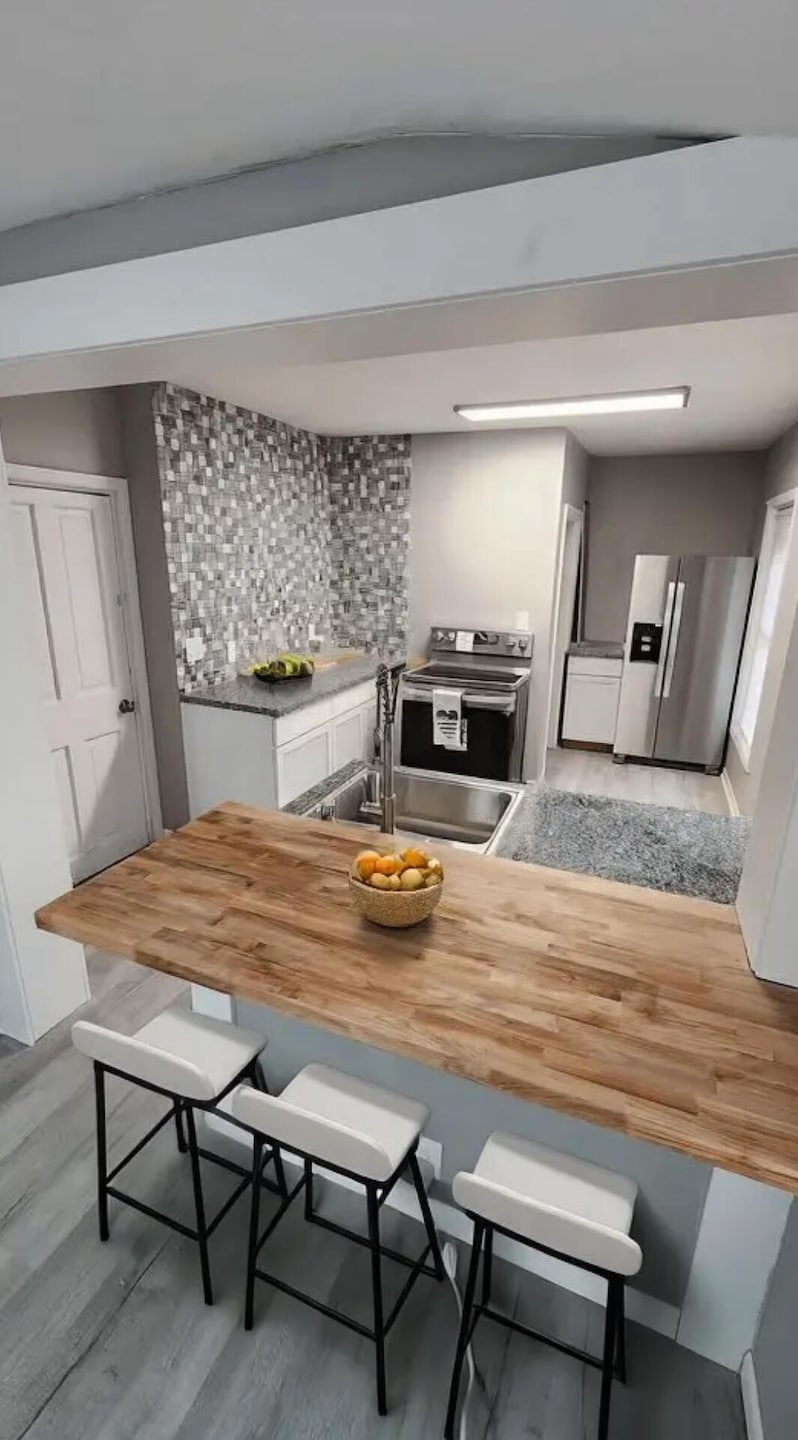 356 W 11th Ave, Oshkosh, WI 54902 - photo 1