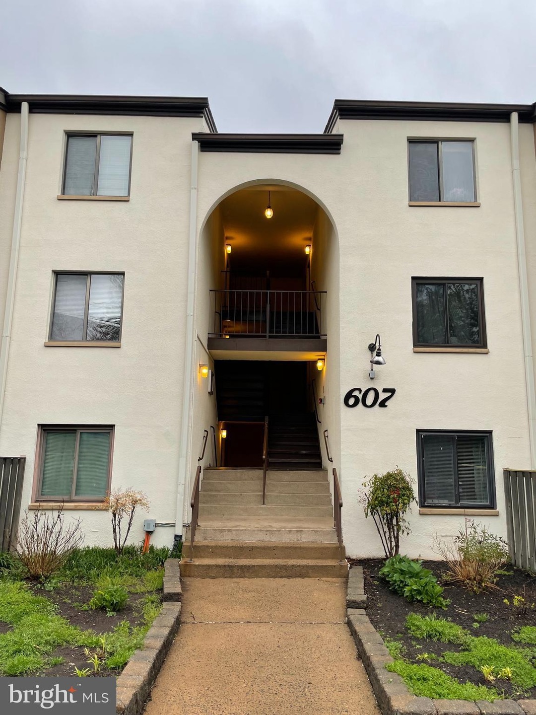 607 Center St unit 103, Herndon, VA 20170 - photo 1