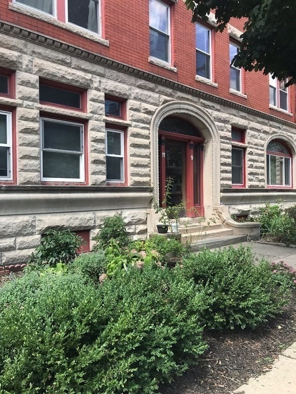 11 Verndale St unit 1, Brookline, MA 02446 - photo 1