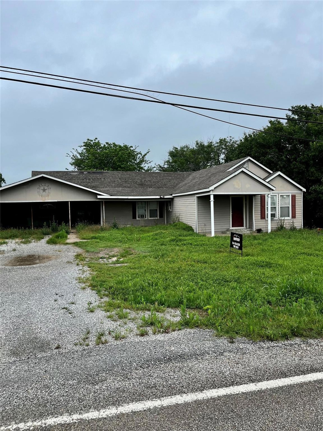 810 E Grand St, Whitewright, TX 75491 - photo 1