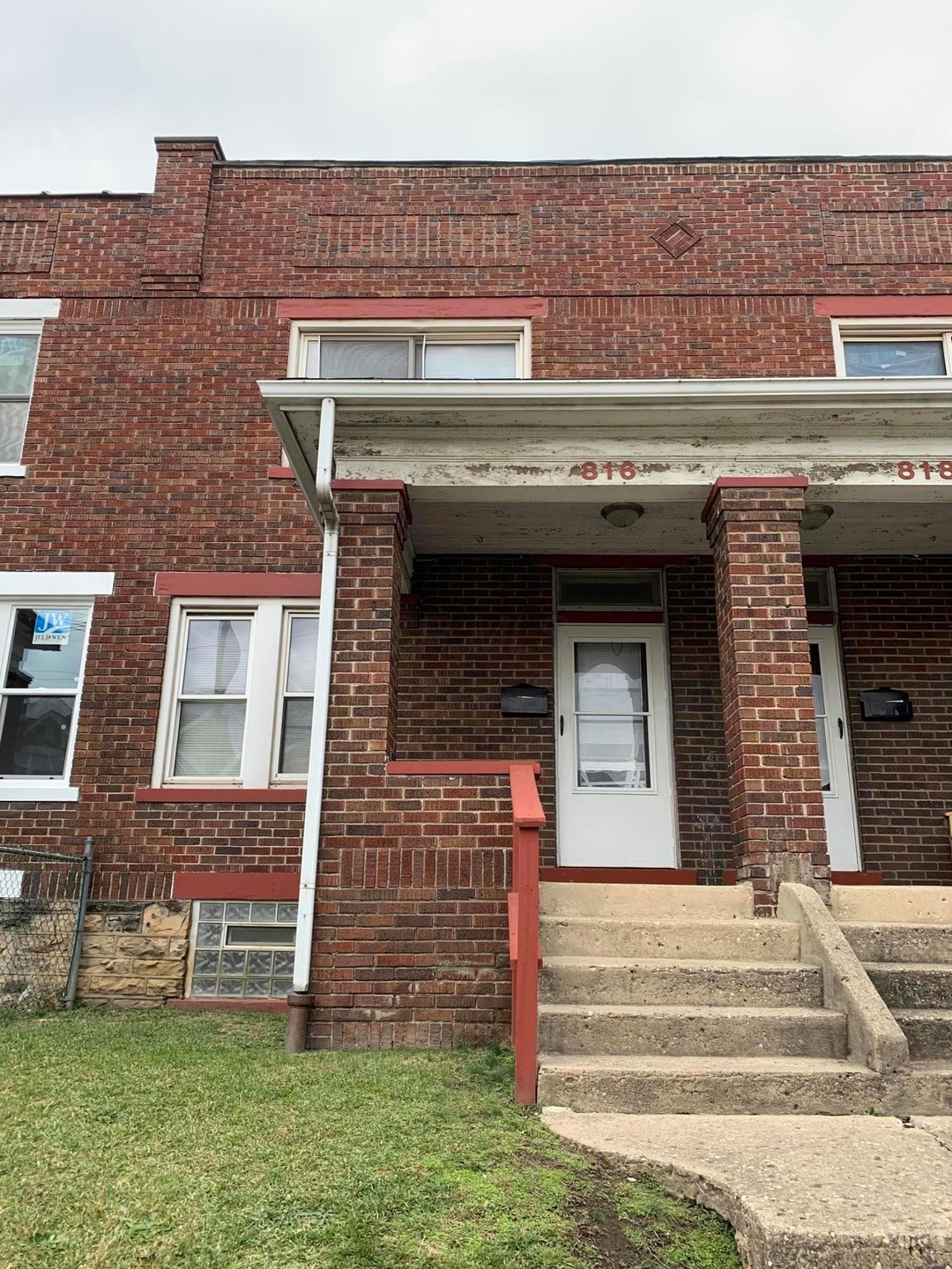 816 E Whittier