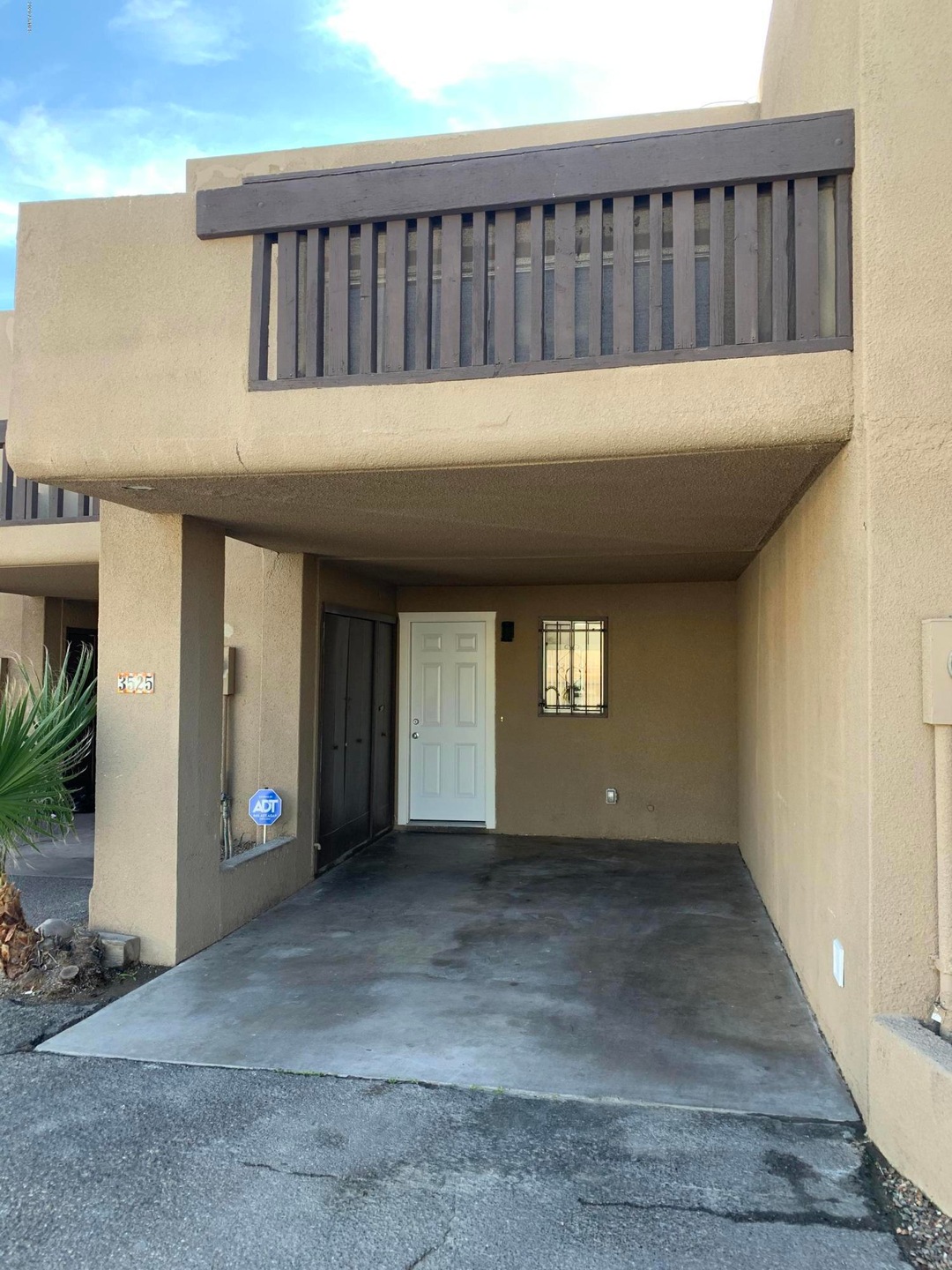 3525 E Palm Ln