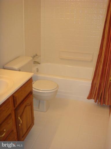 8546 Barrington Ct unit 930, Springfield, VA 22152 - photo 1