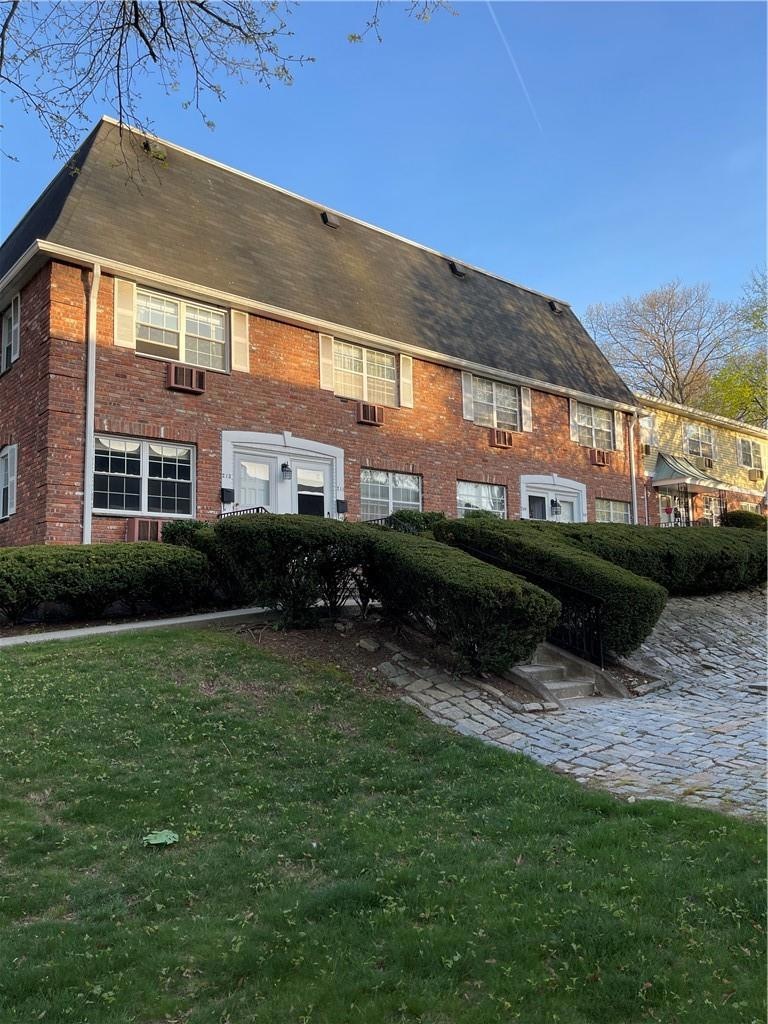 211 Parkside Dr unit 211, Suffern, NY 10901 - photo 1