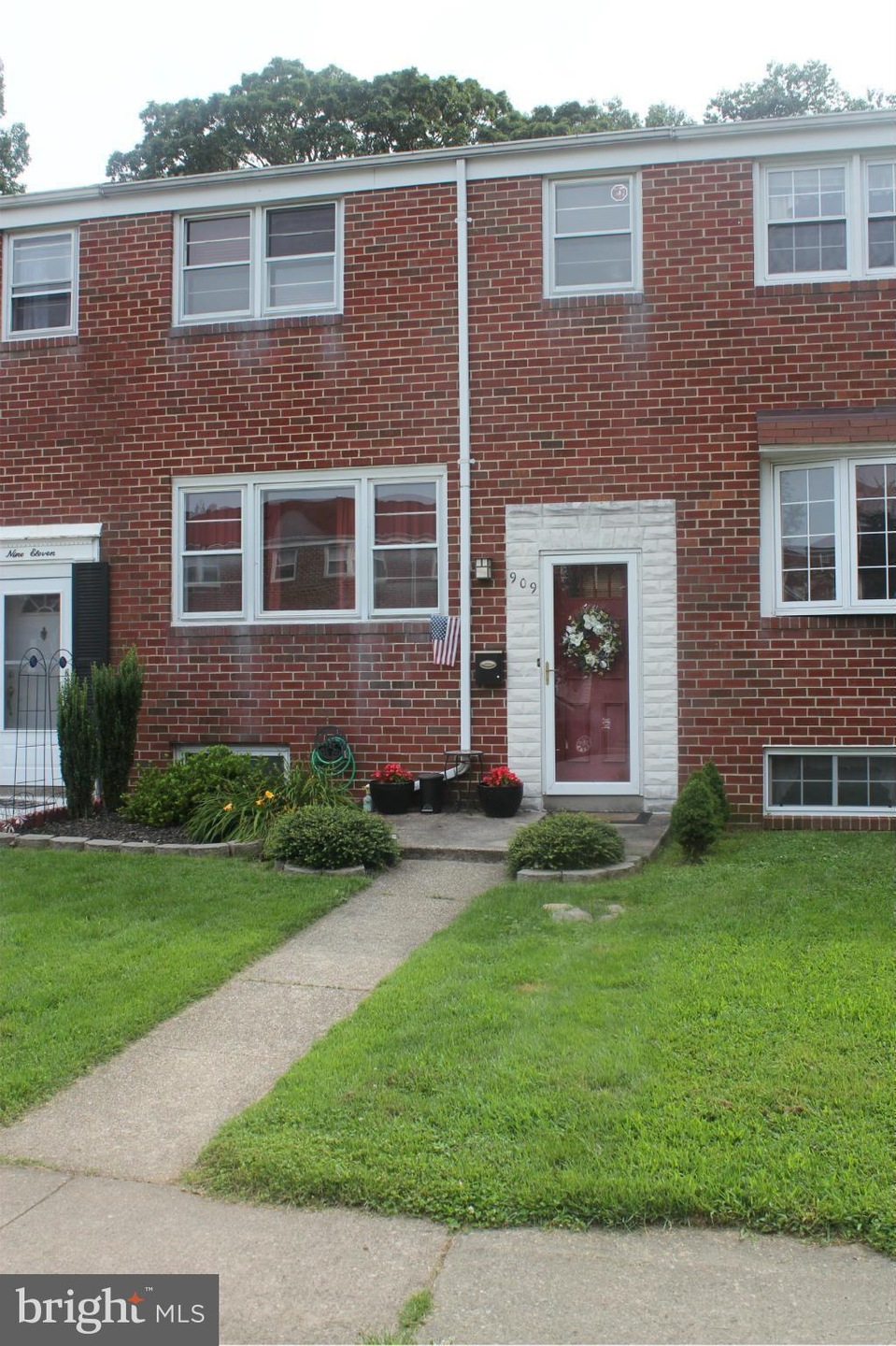 909 Circle Dr, Halethorpe, MD 21227 - photo 1