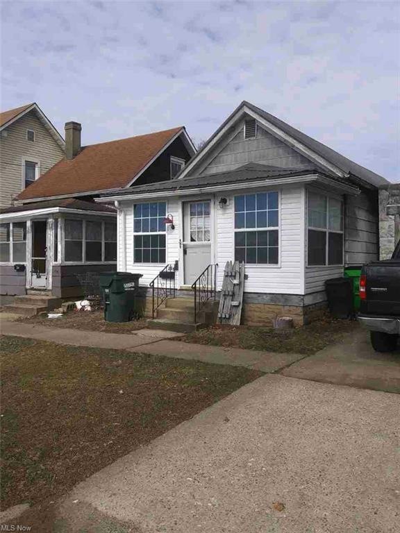 236 Locust St, Coshocton, OH 43812 - photo 1