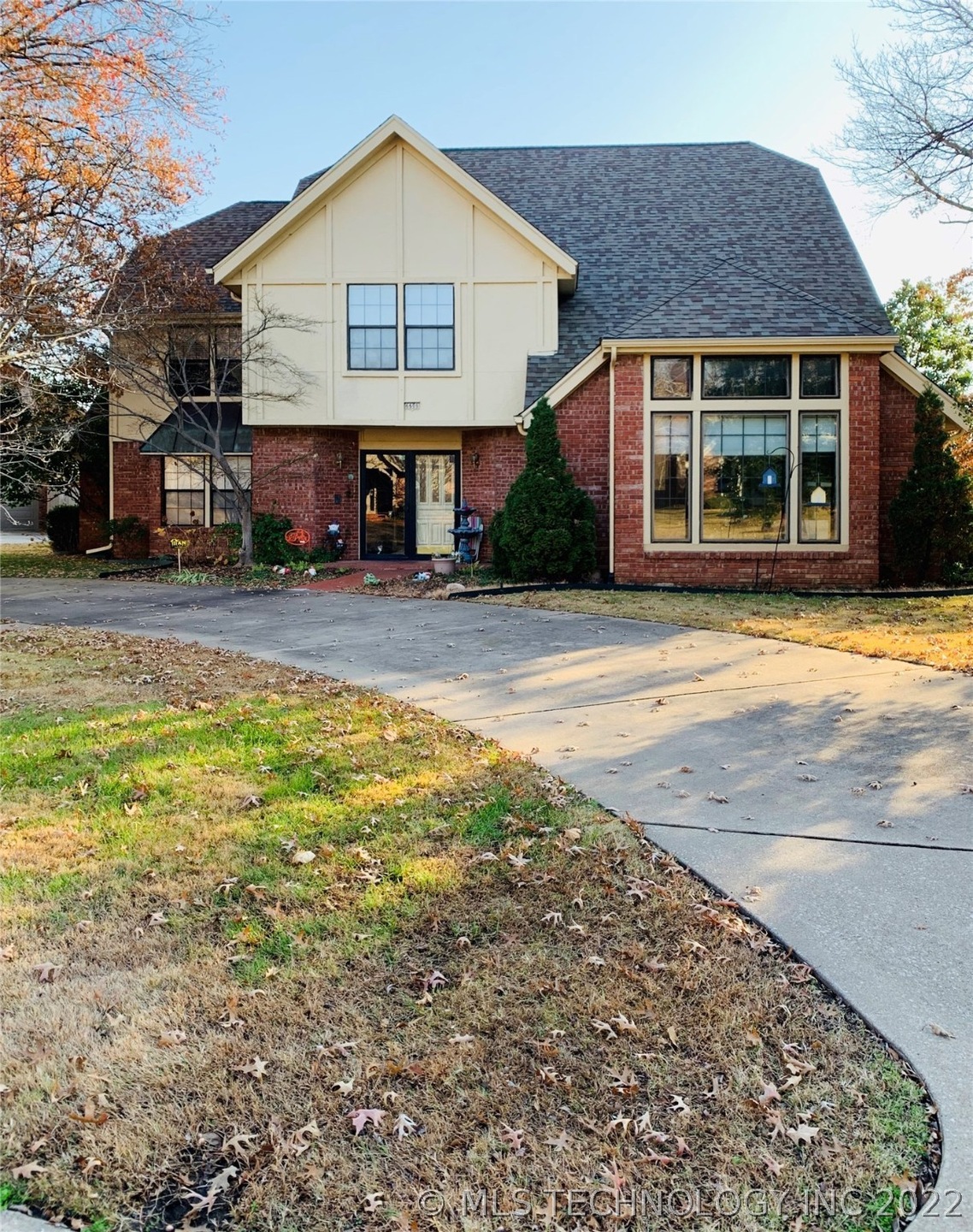Fabulous house with a circle drive on corner lot l