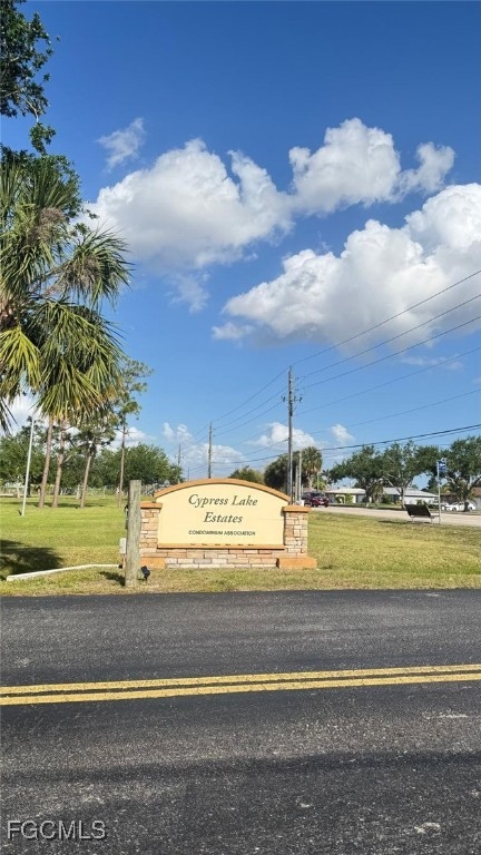Community sign featuring a yard