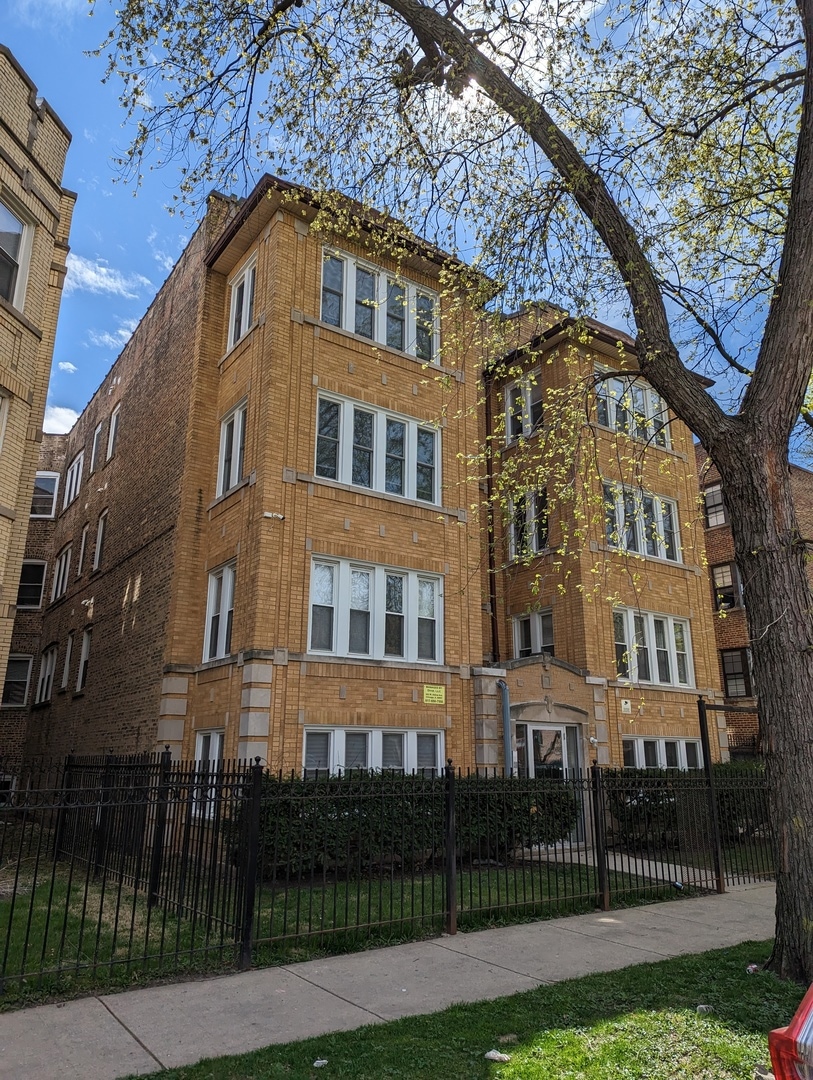 6307 N Mozart St unit 2N, Chicago, IL 60659 - photo 1
