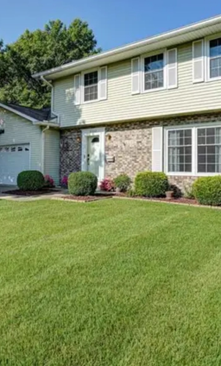 3302 Beech Dr, Columbus, IN 47203 - photo 1