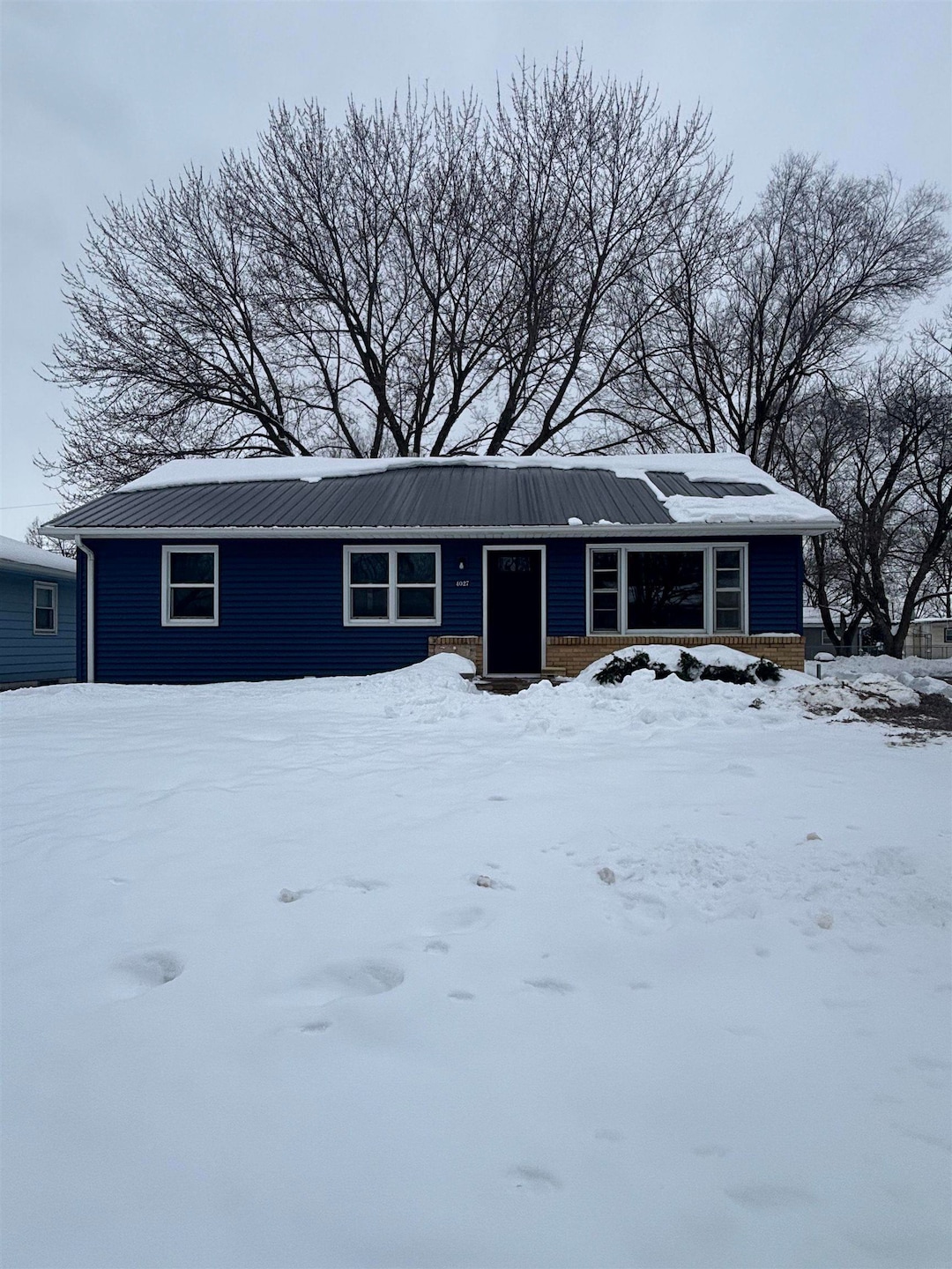 4027 Niles St, Waterloo, IA 50703 - photo 1