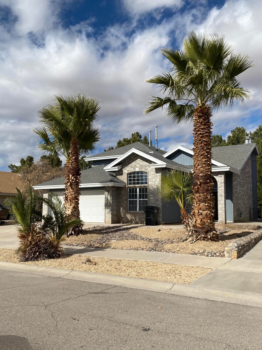 13905 Jeweled Desert Dr, Horizon City, TX 79928 - photo 1