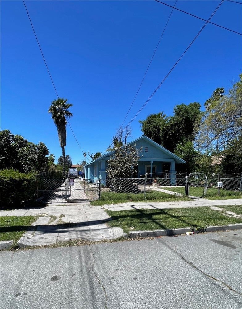 FRONT OF THE PROPERTY