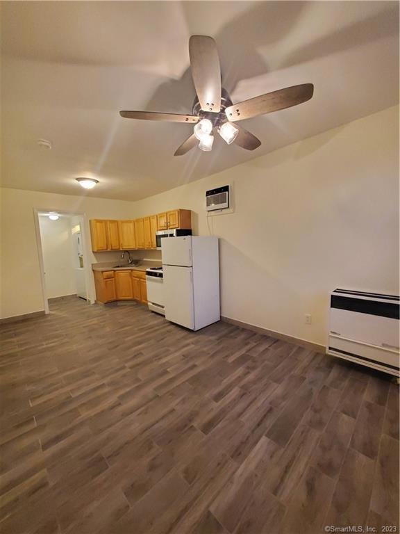 2979 Fairfield Ave unit 1st Rear, Bridgeport, CT 06605 - photo 1