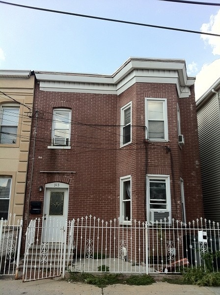 313 S 5th St, Elizabethport, NJ 07206 - photo 1