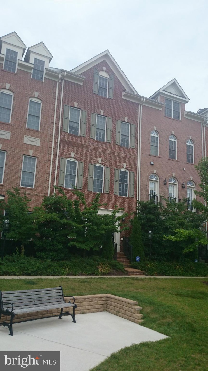 589 Cedar Spring St, Gaithersburg, MD 20877 - photo 1