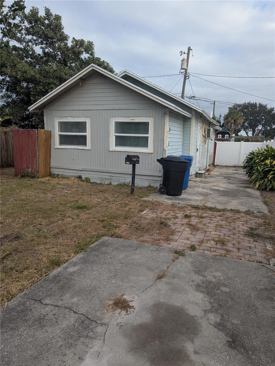 1651 32nd Ave N, Saint Petersburg, FL 33713 - photo 1