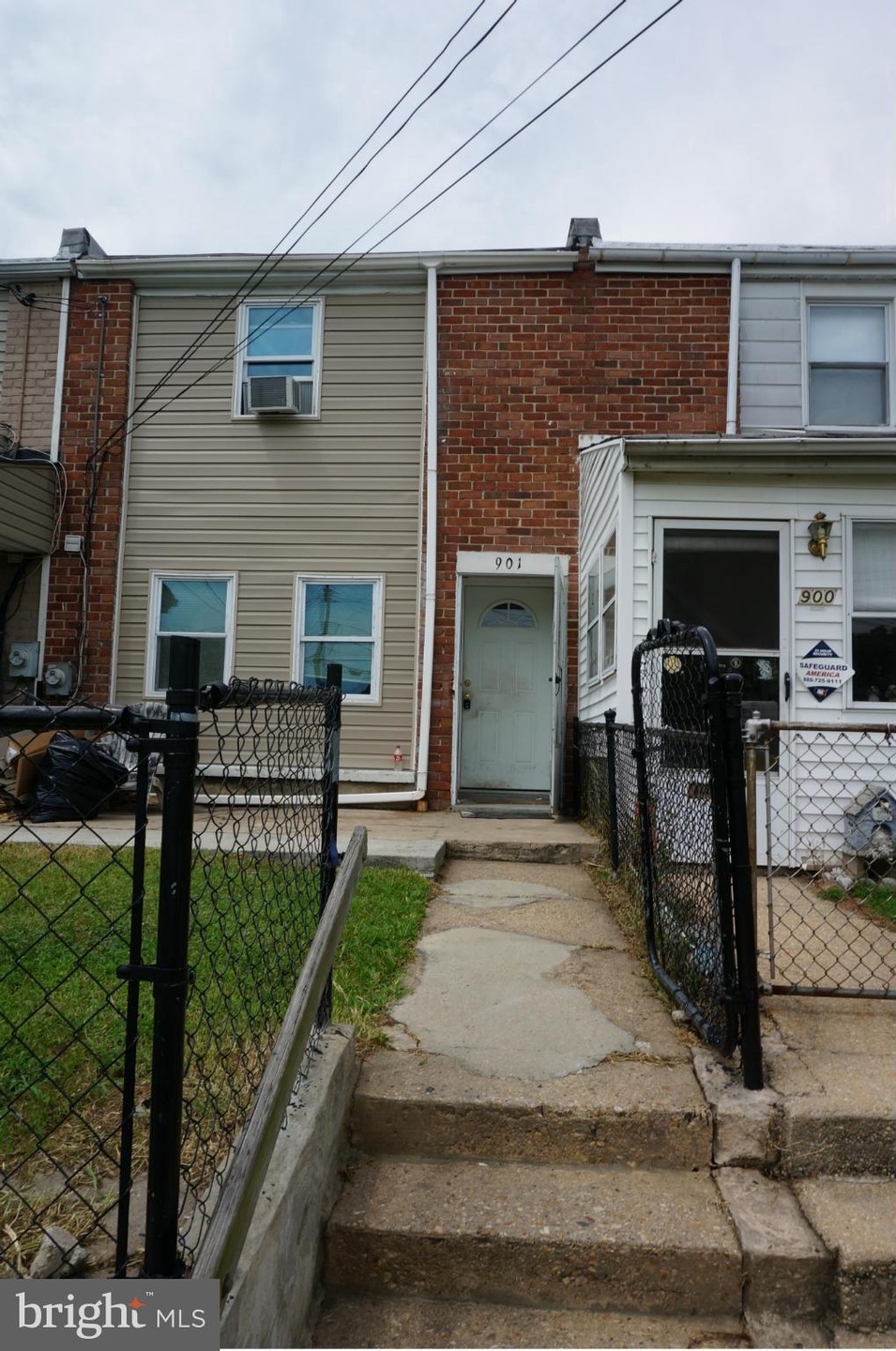 901 Catawba Ct, Halethorpe, MD 21227 - photo 1