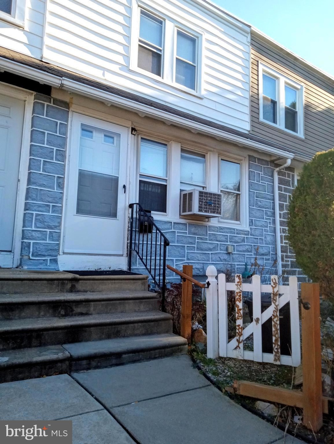 135 N Carol Blvd, Upper Darby, PA 19082 - photo 1