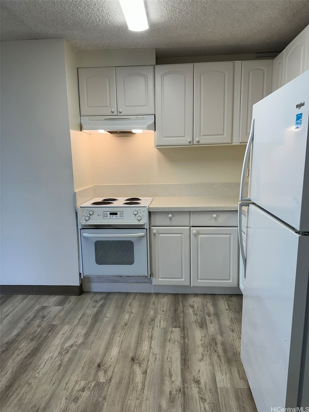 2651 Kuilei St unit B21, Honolulu, HI 96826 - photo 1