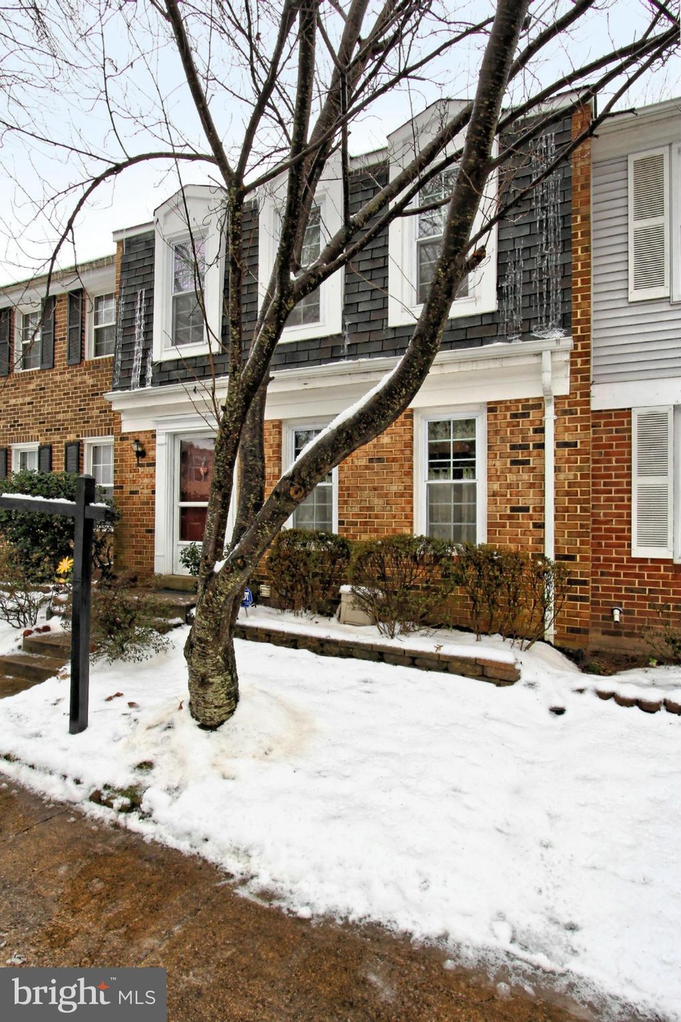 8583 Chester Grove Ct, Springfield, VA 22153 - photo 1