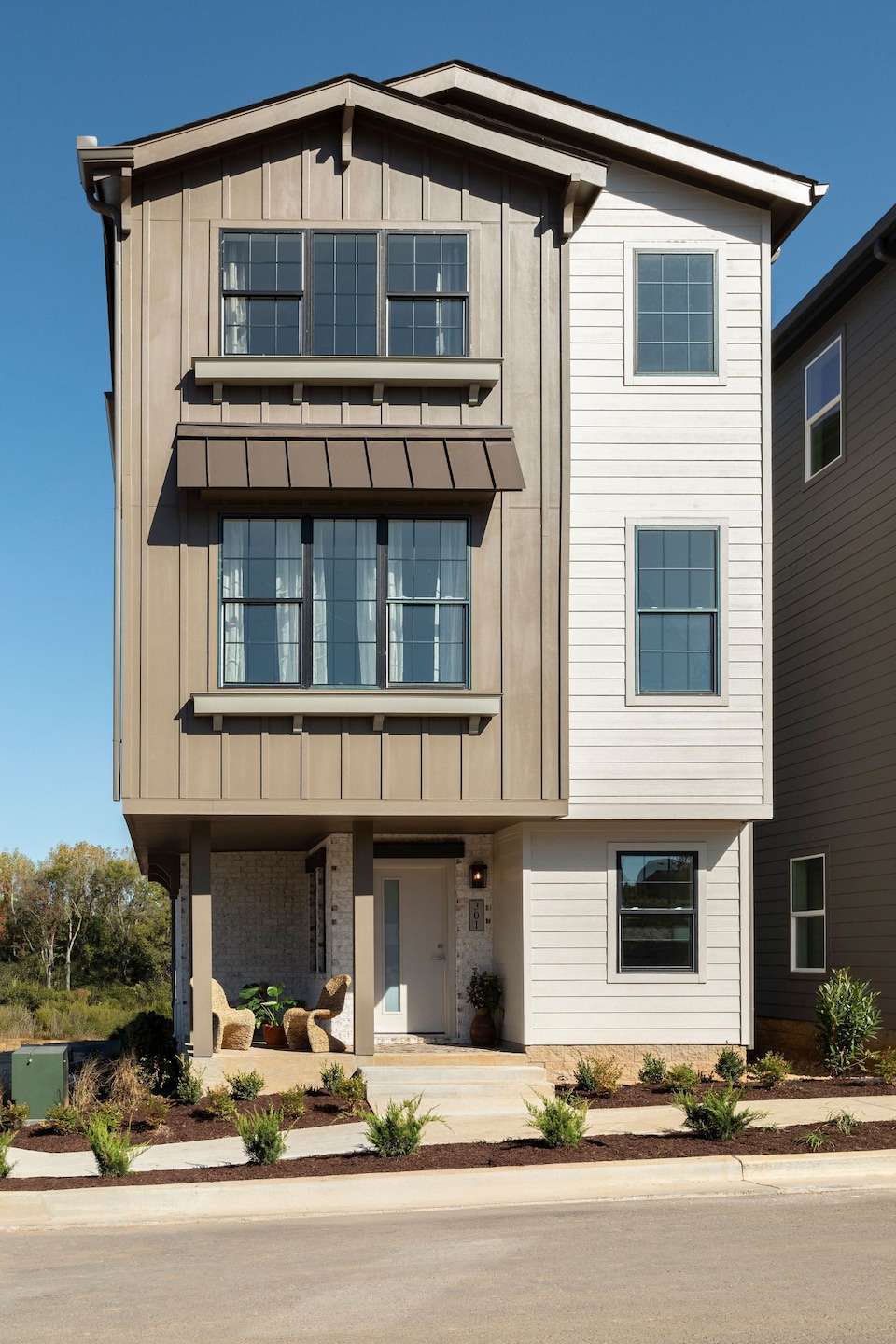 323 Edith Cir, Nashville, TN 37208 - photo 1