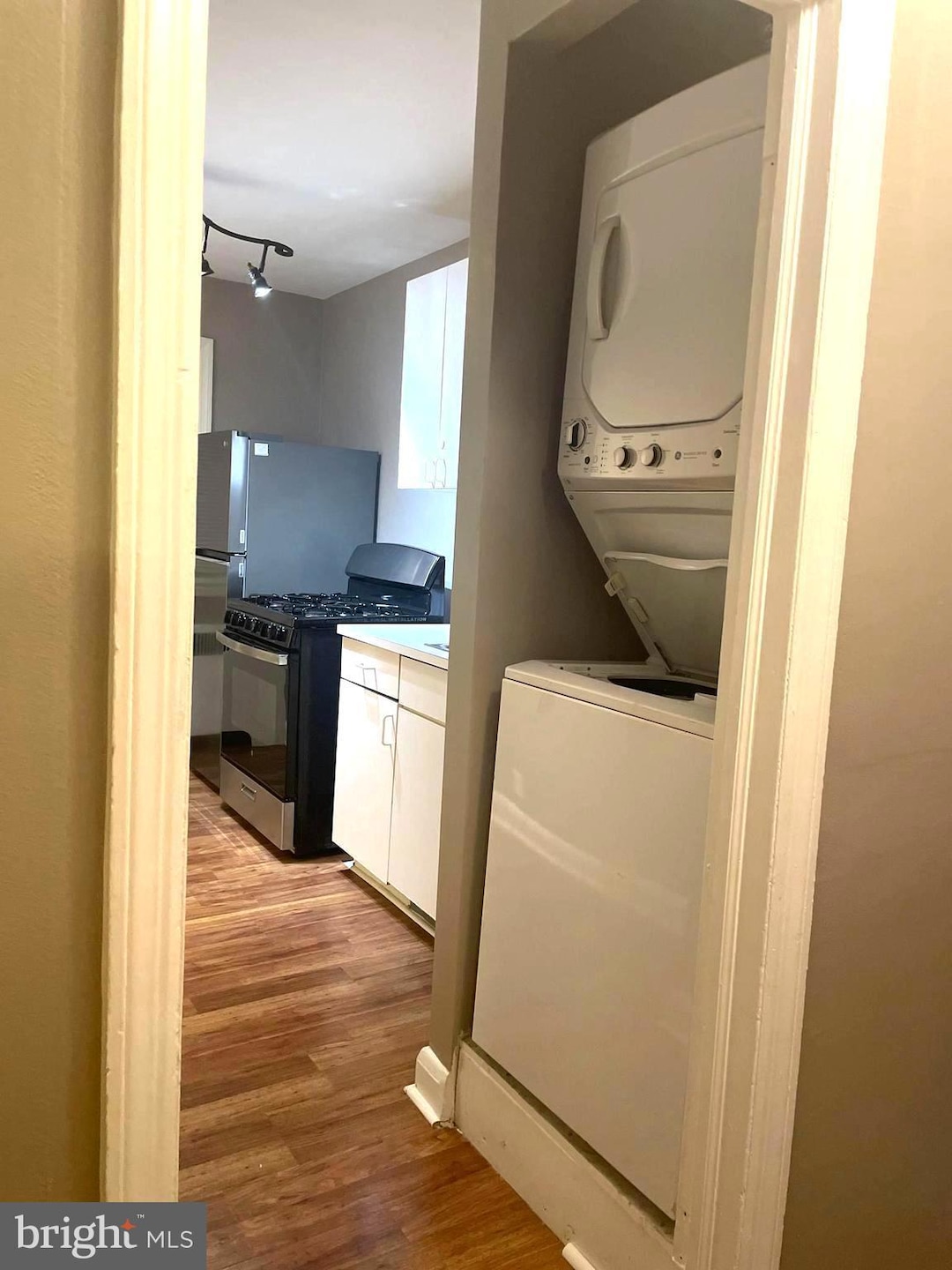 110 Cherrydell Rd unit 2, Catonsville, MD 21228 - photo 1