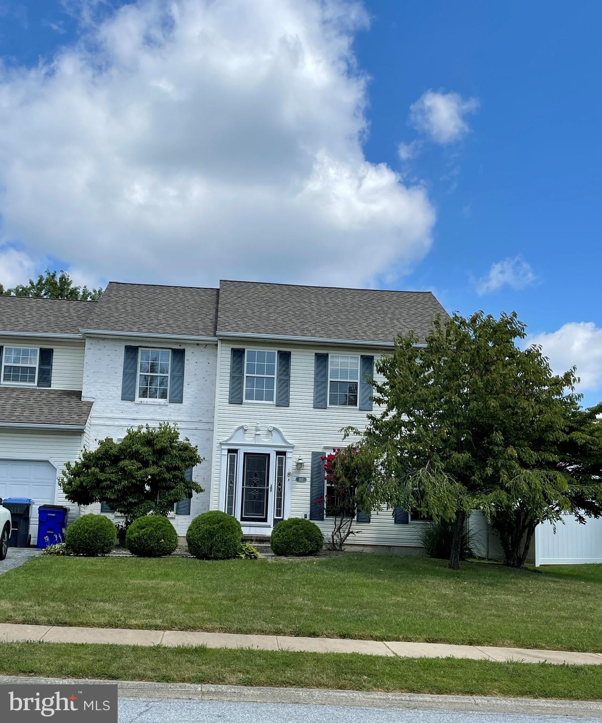 102 W Flagstone Dr, Newark, DE 19702 - photo 1